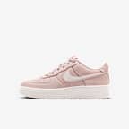 NIKE エアフォース1 LV8 ￼FQ8351-110 スニーカー NIKE公式】ナイキ エア フォース 1 LV8 ジュニアシューズ.オンライン